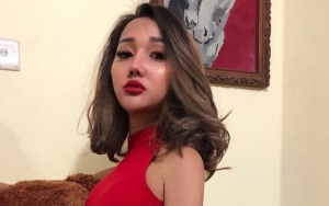 Asyik Berkaraoke, Warganet Malah Dibuat Takjub Mata Lucinta Luna Bisa 'Keluar Jalur'