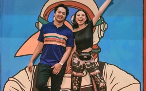 Foto Seksi Awkarin Bikin Pacar Orang Cemburu, Kekasih Umbar Potret Mesra