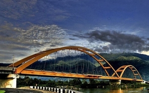 Jembatan Palu di atas Teluk Talise