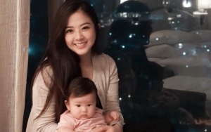 Menggemaskan, Masih Bayi Buah Hati Franda Sudah Jadi 'Bos'