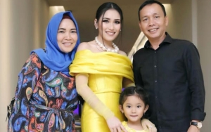 Isu Ayu Ting Ting Kasar 'Tampar' Mulut Wendy Cagur, Ayah Rozak Joget Pakai Wajan Diejek Gila