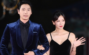 APAN 2018: Pasangan Suami Istri Lee Sang Woo dan Kim So Yeon Umbar Kemesraan di Red Carpet