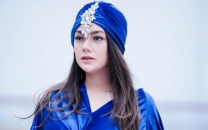 Saingi Nia Ramadhani, Wajah Berbintik Celine Evangelista Bagai Bidadari Cantik Usia 20an