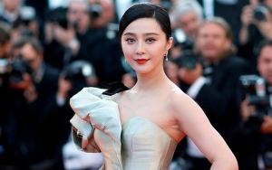 Diisukan Meninggal, Fan Bingbing Tertangkap Kamera Berada di Bandara Beijing 