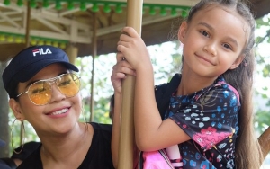 Melaney Ricardo Bandingkan Foto Kecilnya dengan Sang Putri, Netter Malah Minta Maaf