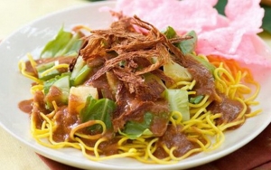 Rujak Juhi, Kuliner Khas Betawi yang Suguhkan Seafood dan Rujak 
