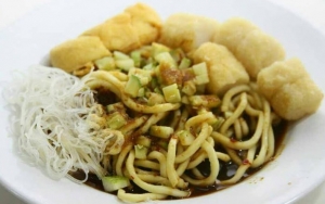 Rujak Mie Dengan Cita Rasa Pempek Khas Palembang