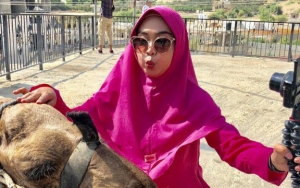 Bagikan Kenikmatan Makanan Khas Timur Tengah, Cara Makan Ria Ricis Tuai Kritik