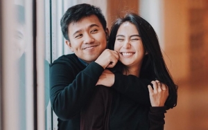 Pamer Foto Sedang Ikat Rambut, Warganet Malah Soroti Ketiak Kekasih Joshua Suherman