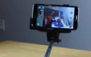 Selfie Stick atau yang Biasa Disebut Tongsis (Tongkat Narsis)