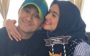 Senangnya Hengky Kurniawan Dihadiahi Kue Tart Topi Wakil Bupati