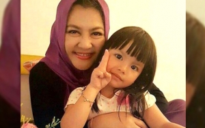 Emilia Contessa Bagikan Foto Bersama Putri Denada, Warganet Kembali Haru