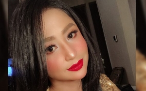 Dewi Persik Berkebaya Dibully Tak Pakai Celana, Bagian Itunya Dipelototi 'Bodyguard Tampan'