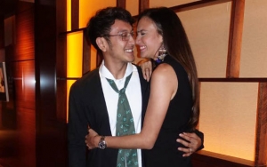 Nadine Chandrawinata Pamer Foto Liburan, Warganet Salfok Dimas Anggara Mirip Hamish Daud