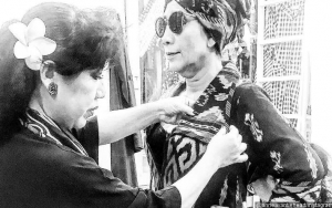 Tampil 'Nyentrik' Melenggang di Jakarta Fashion Week, Menteri Susi Pudjiastuti Buat Heboh 
