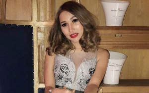 Lucinta Luna Ala Model Victoria's Secret dan Pose Nungging, Lipatan Lemak Bikin Perih 