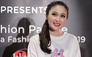 Fashion Show Pakai Baju Boneka Mickey Mouse, Sandra Dewi Bikin Gemas Netizen