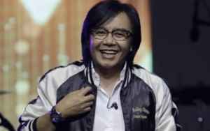 Dirawat di Rumah Sakit, Ari Lasso Pamer Wajah Sumringah dengan Tangan Penuh Infus