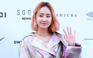 Tampil Stylish di Seoul Fashion Week, Yenny Dituduh Oplas