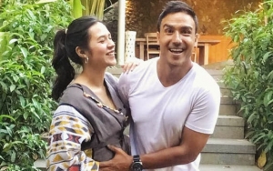 Lakukan Ini, Romantisnya Cara Raisa Tenangkan Hamish Daud Saat Grogi 