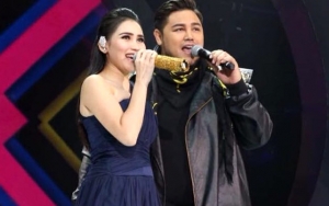 Ayu Ting Ting Dibully Jadi 'Asisten' Igun Hingga Gaya Duduk di Angkot, Gadis Ini Sampai 'Buang Muka'