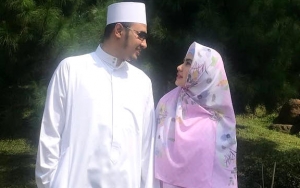 Biasa Pakai Peci, Ketampanan Suami Kartika Putri Pakai Topi Bikin Netter Terpukau