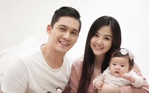 Franda Hadiri Sidang Skripsi Adik Samuel Zylgwyn, Gendong Sang Buah Hati Bikin Netter Salfok