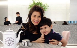 Foto Bareng Adik, Wajah Ganteng Anak Pertama Carissa Putri Kembali Jadi Sorotan