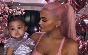 Persis Banget, Kylie Jenner Bagikan Potret Kemiripannya dengan Stormi Saat Bayi