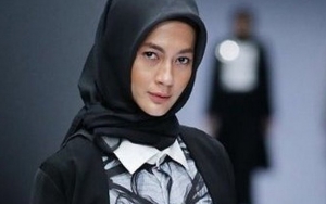 Melenggang Di Catwalk Pakai Hijab, Paula Verhoeven Banjir Pujian Netter