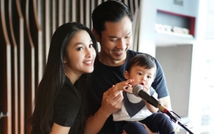 Buah Hati Sandra Dewi Main Ciluk Ba Bareng Sang Ayah, Wajah Mendadak Ngantuk jadi Sorotan