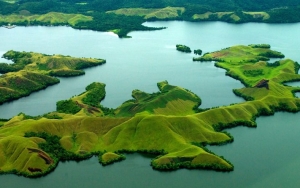 Keindahan Danau Sentani Memikat Wisatawan