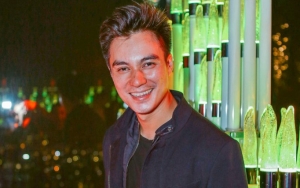 Baim Wong Hebohkan Penumpang Pakai Kostum Power Ranger, Warganet Malah Salfok Bagian Ini