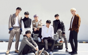 Serempak Pake Lip Balm, Lihat Gaya iKON di Iklan Terbaru