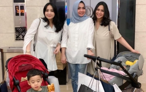 Rieta Amilia Tutupi Bagian Dada Nagita Slavina dengan Stiker, Netter Beri Pujian