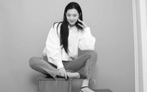 Berpose dengan Gaya Jungkir Balik, Visual Sulli Dipuji Netter