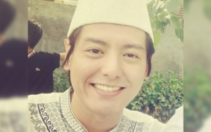 Roger Danuarta Mualaf dan Belajar Shalat, Ibunda Tak Merestui Hingga Jatuh Sakit?