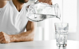 Segera Minum Air Putih atau Kopi Setelah Bangun Tidur