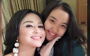 Warisi Gaya Anggun dan Kecantikan Dewi Persik, Sikap Sopan Lebby Bahas Uang Tantenya Jadi Sorotan
