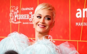 Isi OST 'Dear Evan Hansen' Versi Deluxe, Katy Perry Bagikan Preview 'Waving Through a Window'