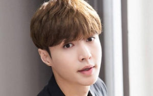Promosi di Amerika, Begini Reaksi Lay EXO Saat Dilamar Fans di Depan Kamera