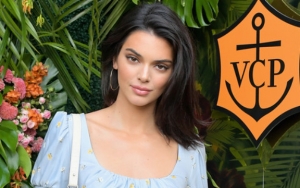 Rayakan Ulang Tahun, Kendall Jenner Sewa Party Bus untuk Karaoke