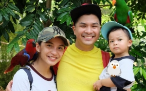 Glenn Alinskie Ajak Anak Berfoto Bersama Burung, Ekspresi Nastusha Jadi Sorotan