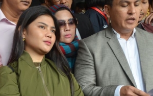 Bawa Banyak Barang Bukti, Intip 6 Momen Rosa Meldianti Resmi Laporkan Balik Dewi Persik ke Polisi