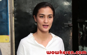 Kondisi Sang Ibu Memprihatinkan, Intip 7 Momen Atiqah Hasiholan Jenguk Ratna Sarumpaet di Tahanan