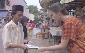 Dimintai Sumbangan Remaja Muslim Saat di Pasar, Reaksi Sarwendah Bikin Kagum Netter