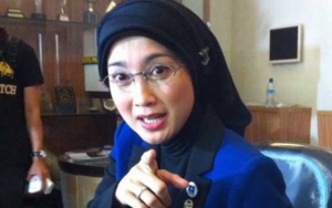 Cantik Alami Tanpa Oplas, Foto Lawas Desy Ratnasari Mirip Lady Diana Banjir Pujian