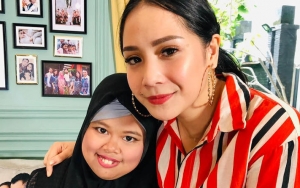Pamer Foto Peluk Erat Nagita Slavina, Beauty Vlogger Rahmawati Kekeyi Kena Tegur