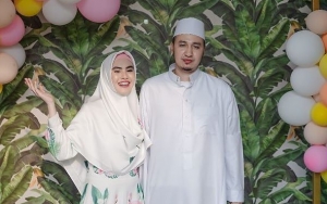 Habib Suami Kartika Putri Pamer Tatapan Tajam dan Ganteng Pakai Topi, Netter Histeris