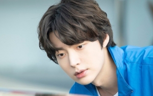 Kelewat Imut, Koleksi Foto Selfie Ahn Jae Hyun Syuting 'Beauty Inside' Jadi Sorotan 